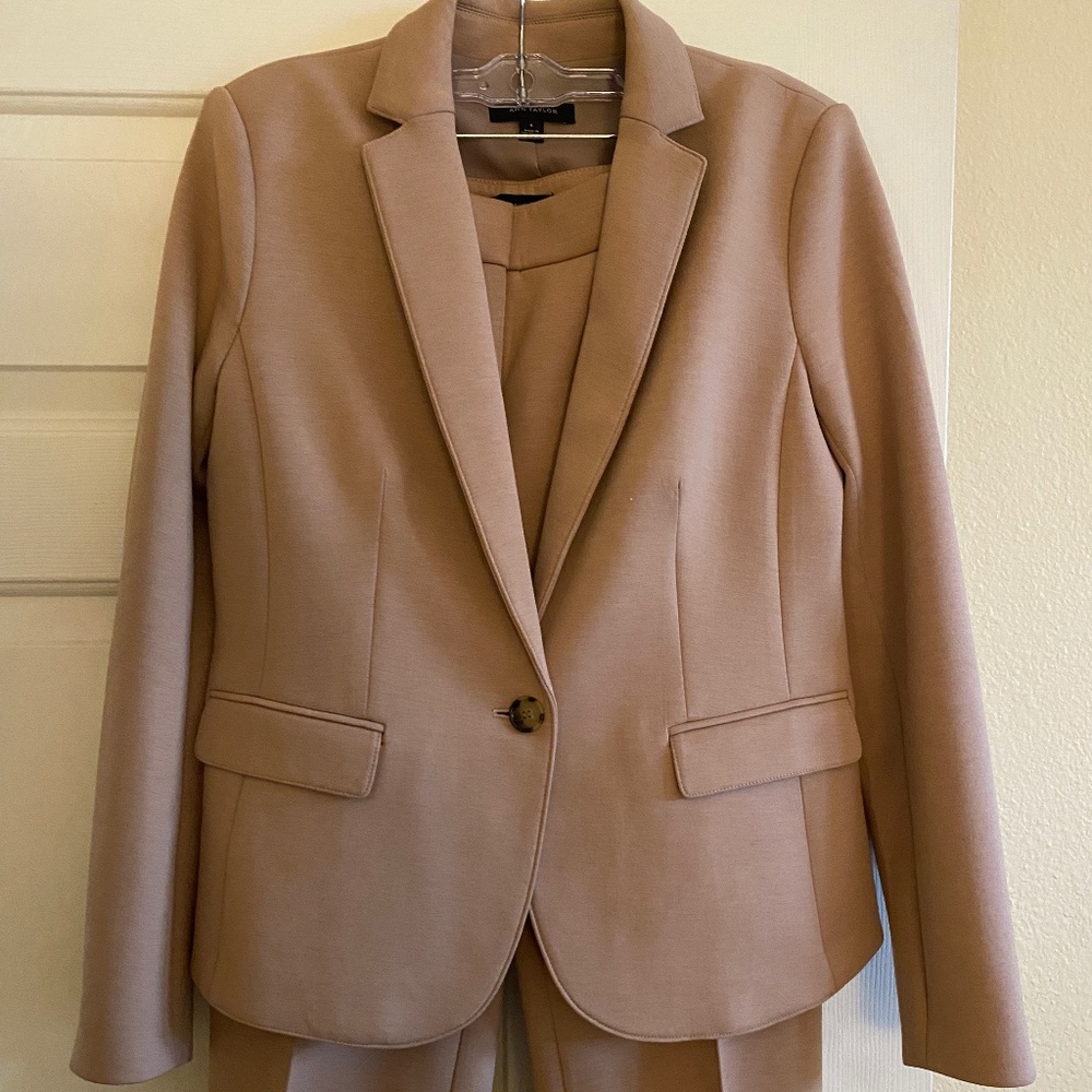 Women’s suit